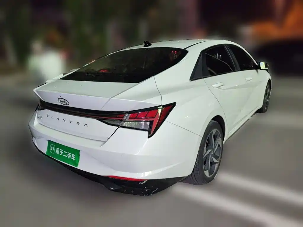 Hyundai Elantra — фото 4