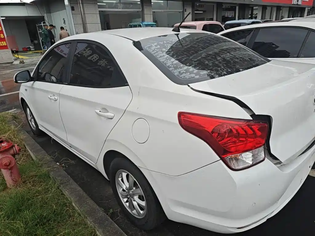 Hyundai Verna — фото 4