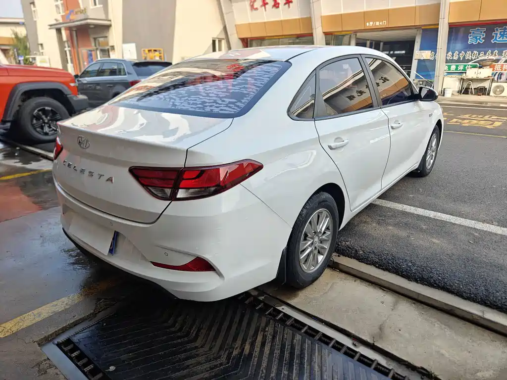 Hyundai Elantra — фото 5