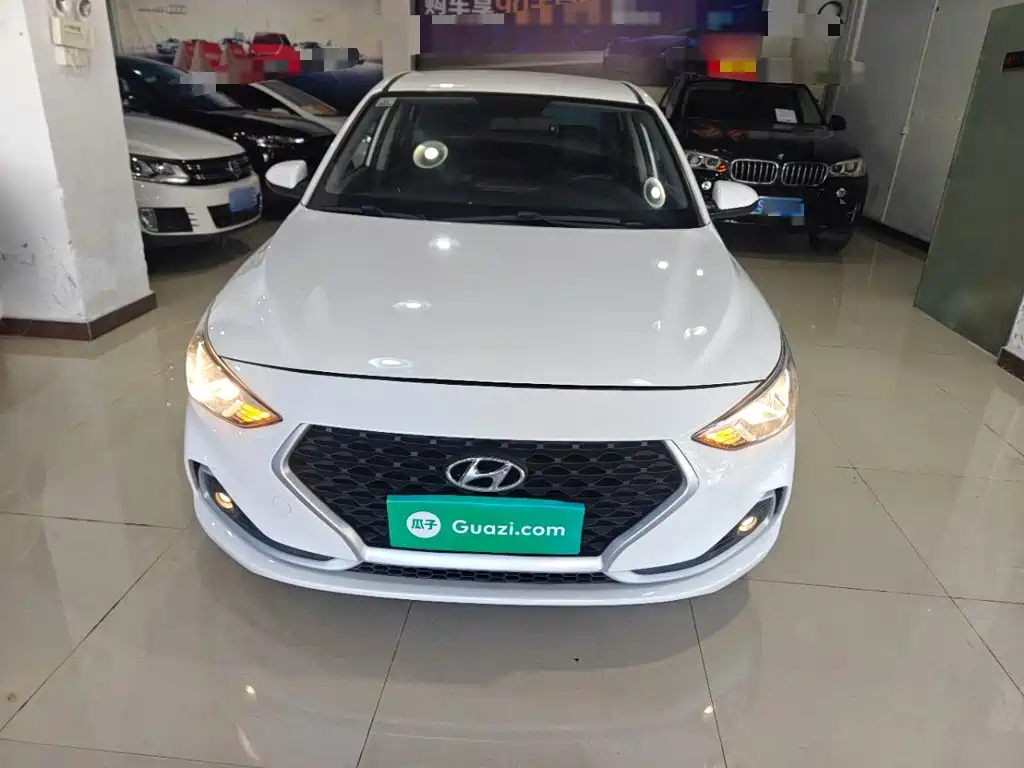 Hyundai Elantra — фото 2