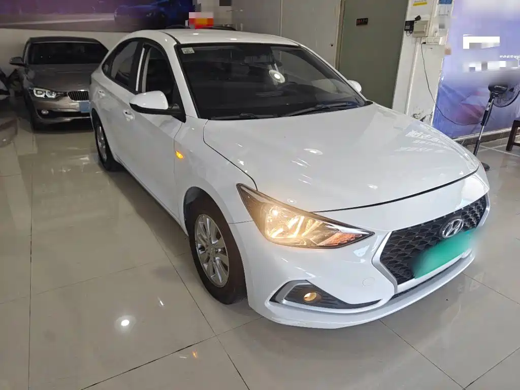 Hyundai Elantra — фото 3