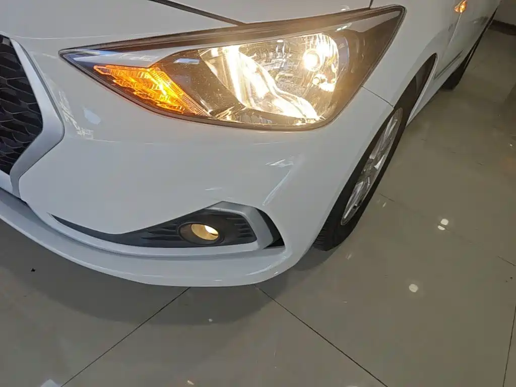 Hyundai Elantra — фото 23