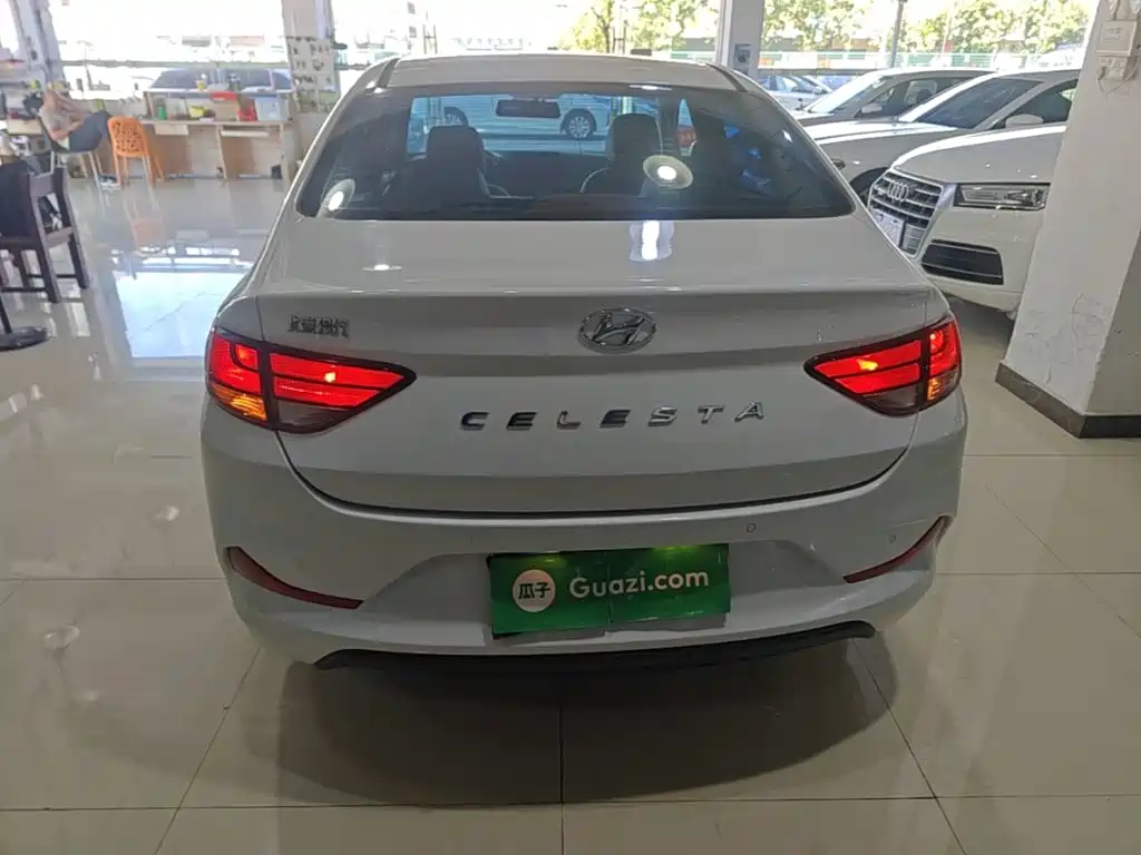 Hyundai Elantra — фото 5