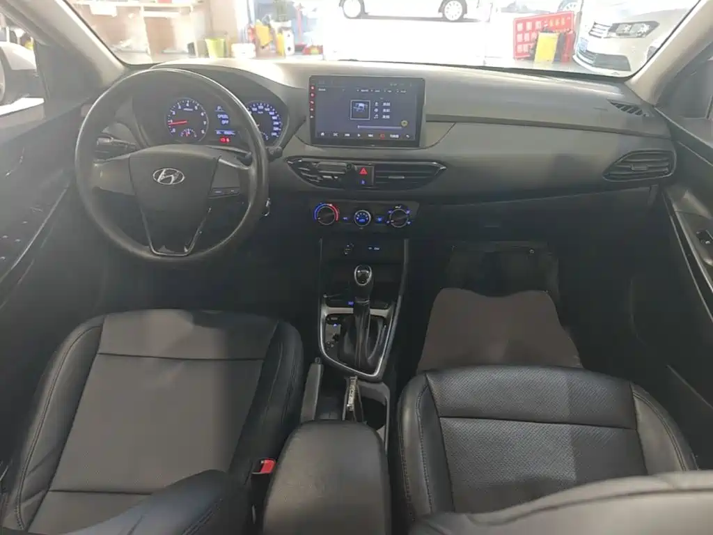 Hyundai Elantra — фото 9