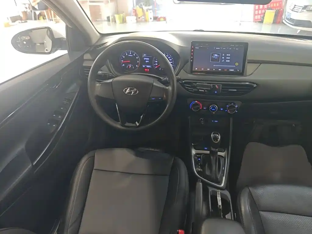 Hyundai Elantra — фото 10