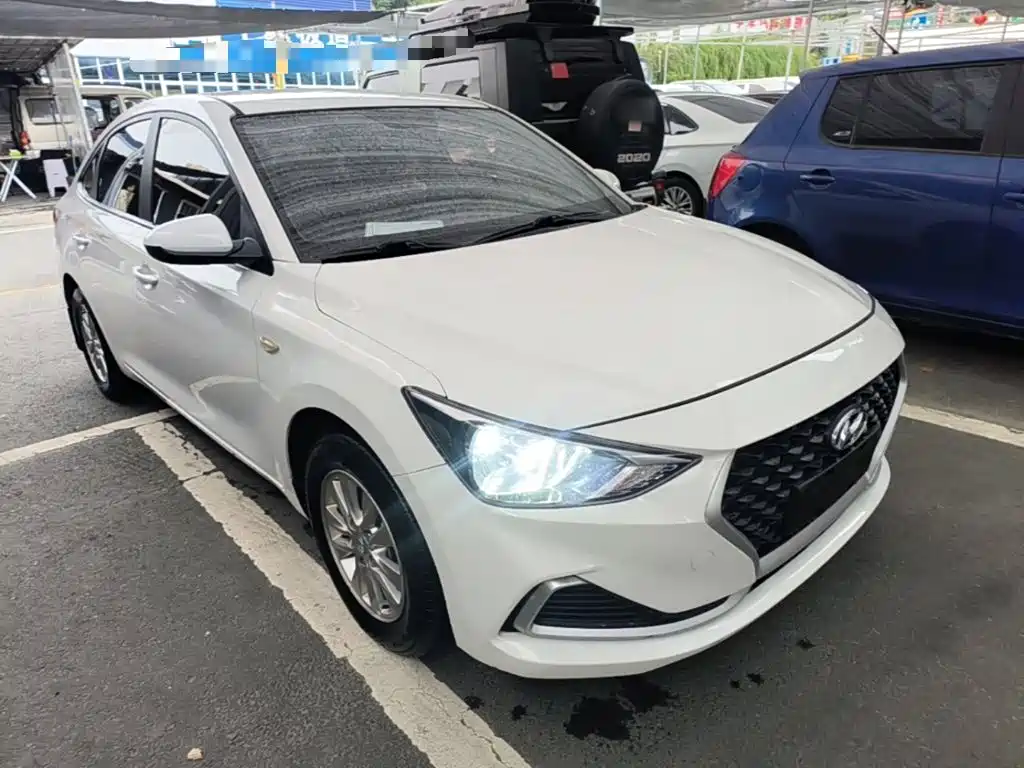 Hyundai Elantra — фото 3