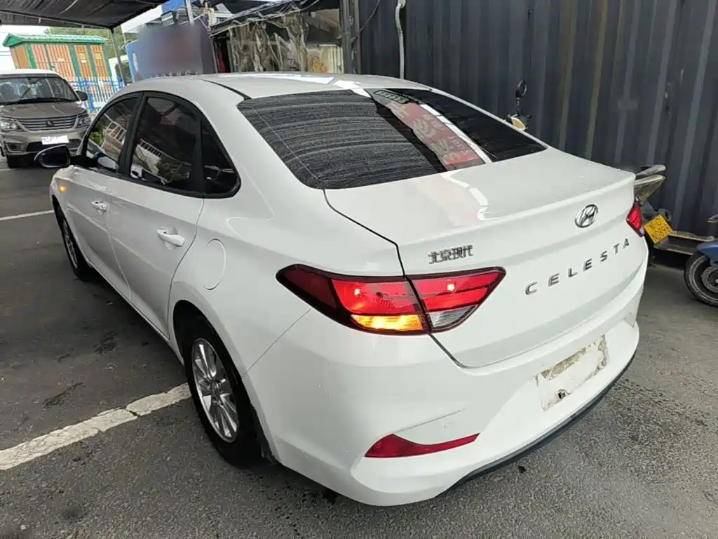 Hyundai Elantra — фото 4