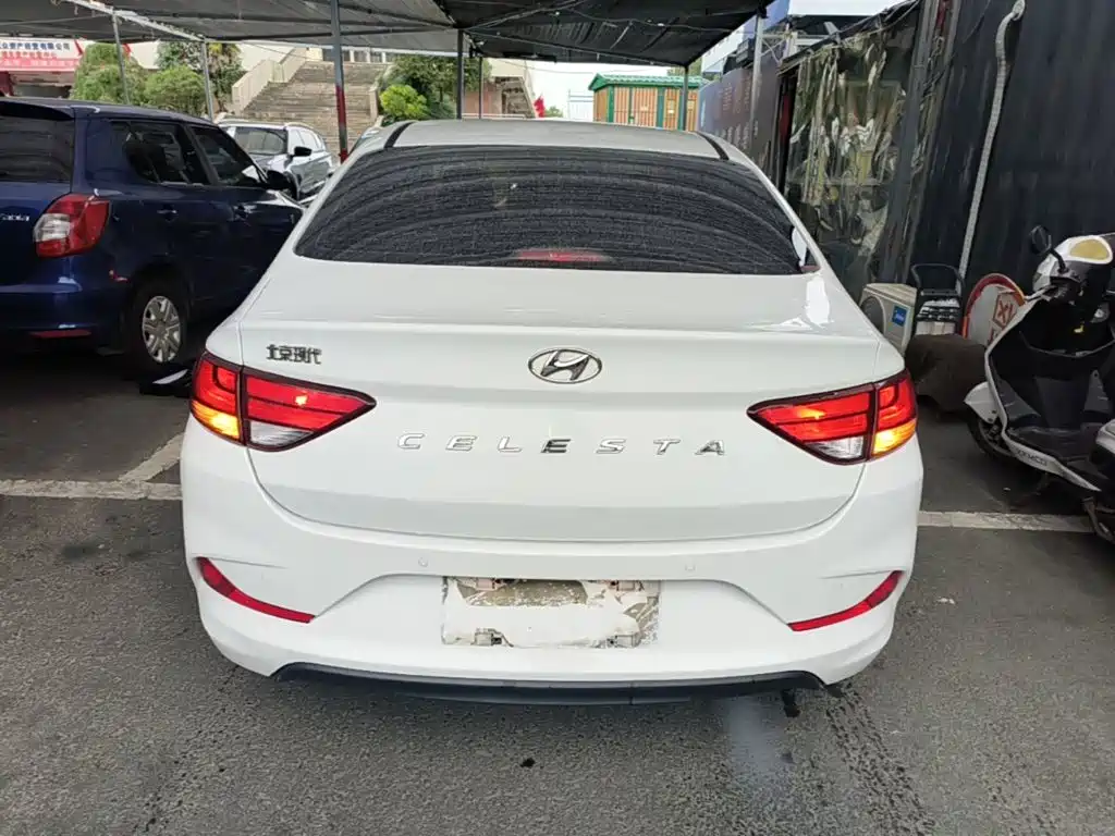 Hyundai Elantra — фото 5