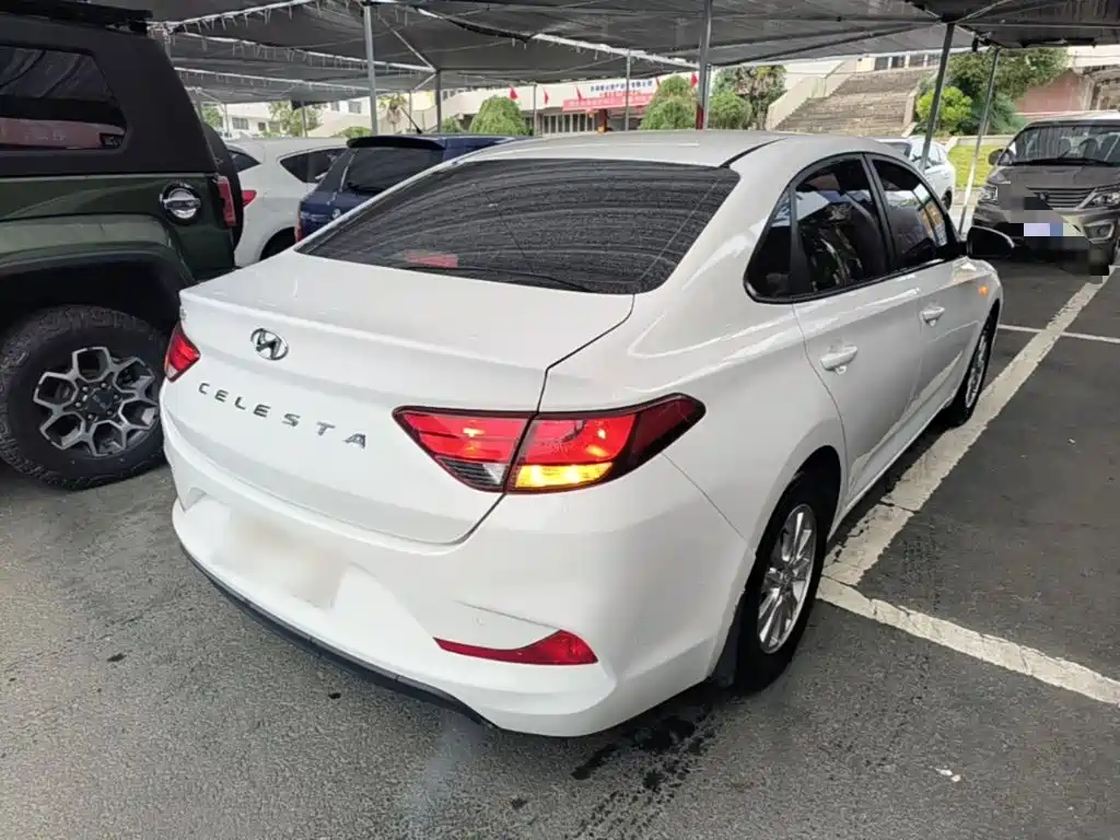 Hyundai Elantra — фото 6