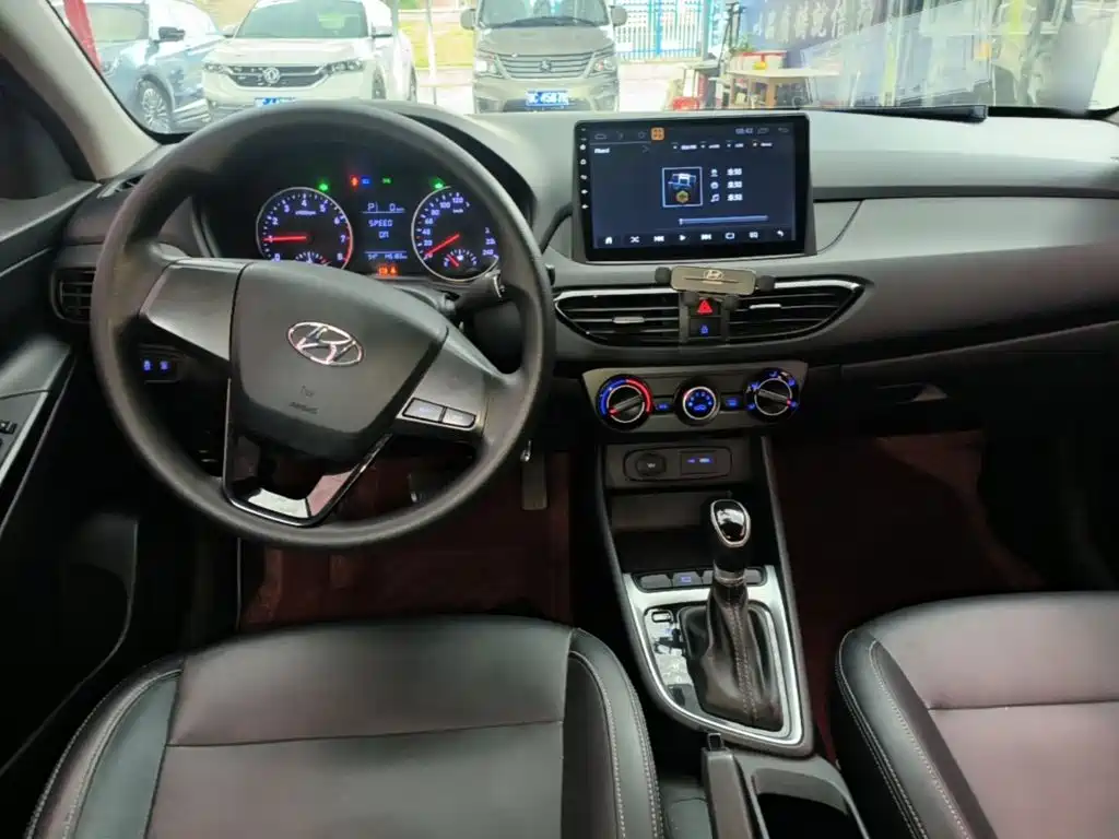 Hyundai Elantra — фото 9