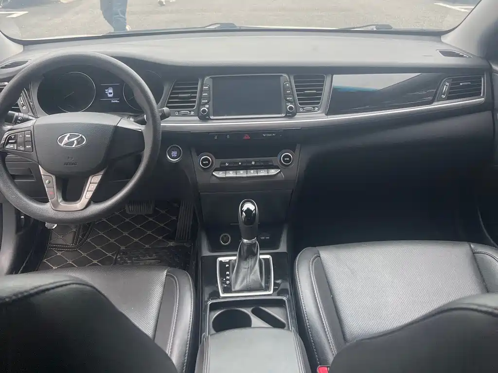 Hyundai Mistra — фото 10