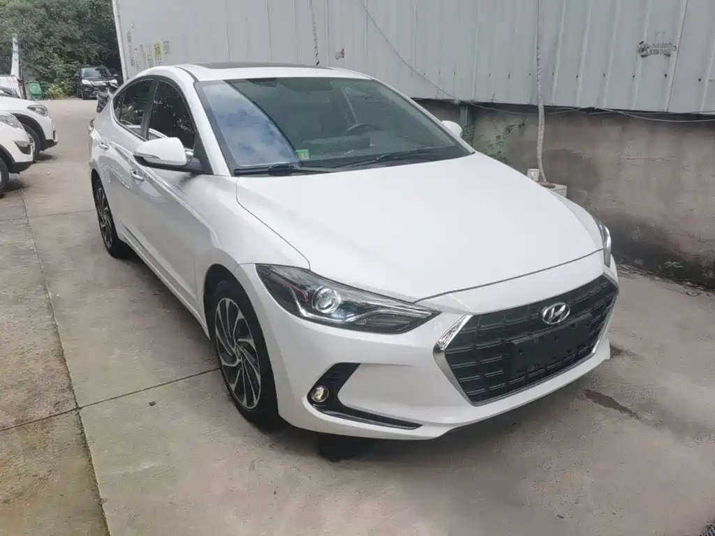 Hyundai Elantra — фото 3