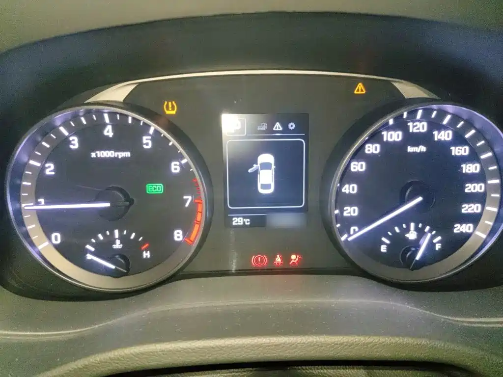 Hyundai Elantra — фото 3