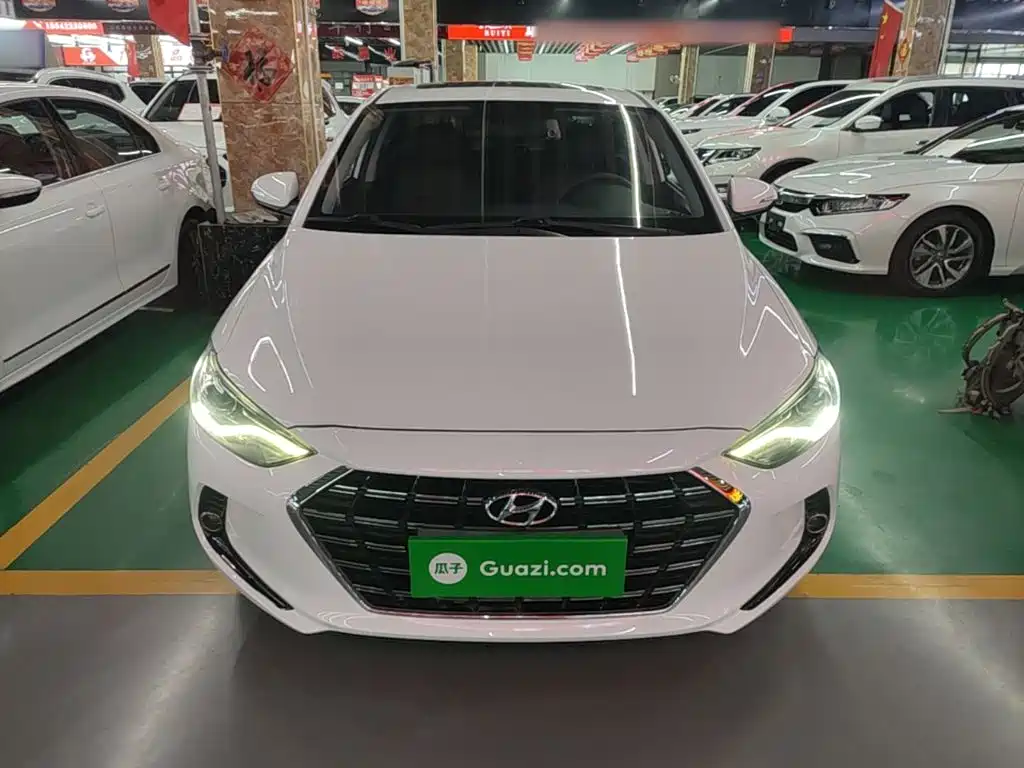 Hyundai Elantra — фото 2