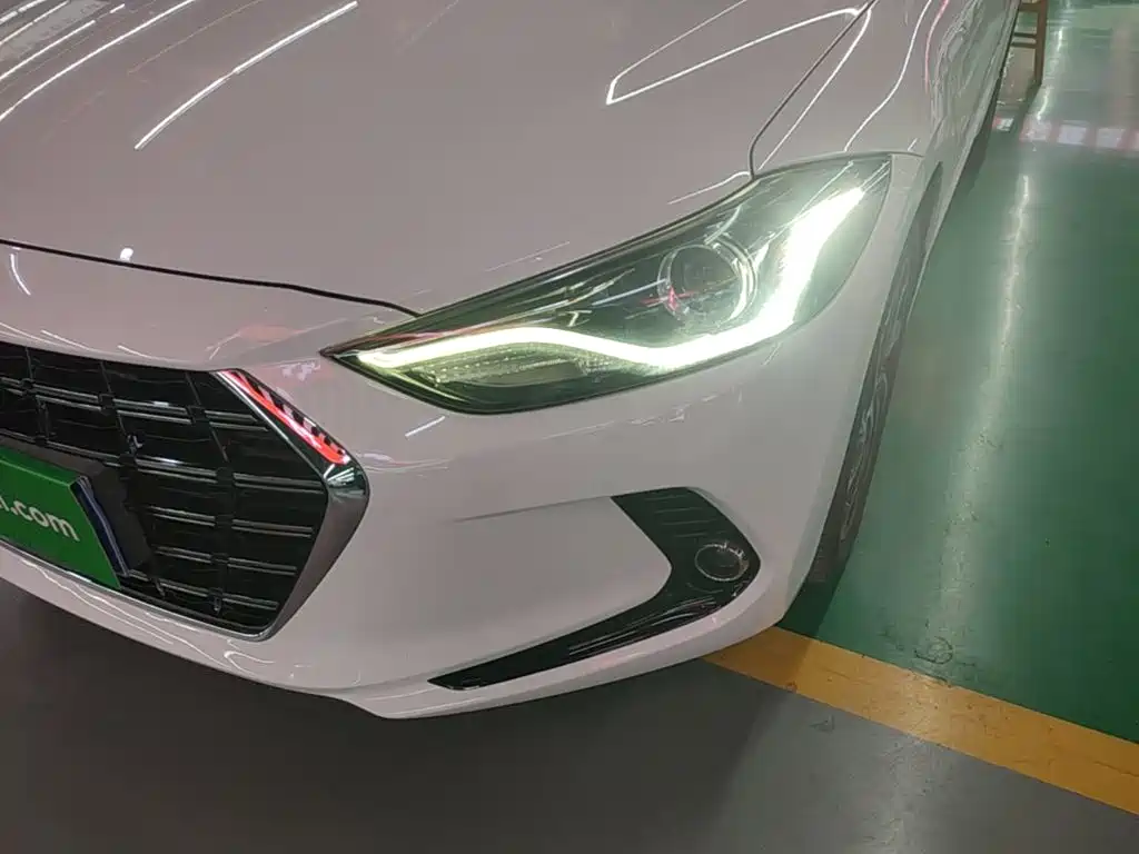 Hyundai Elantra — фото 23