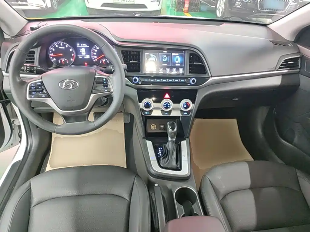 Hyundai Elantra — фото 9