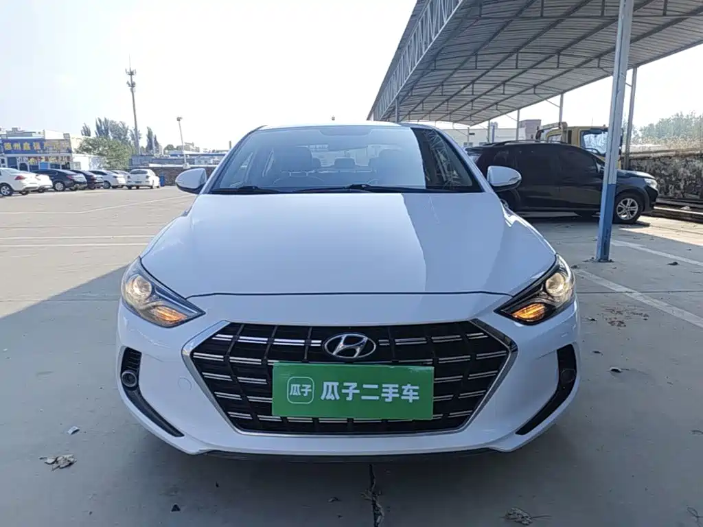 Hyundai Elantra — фото 2
