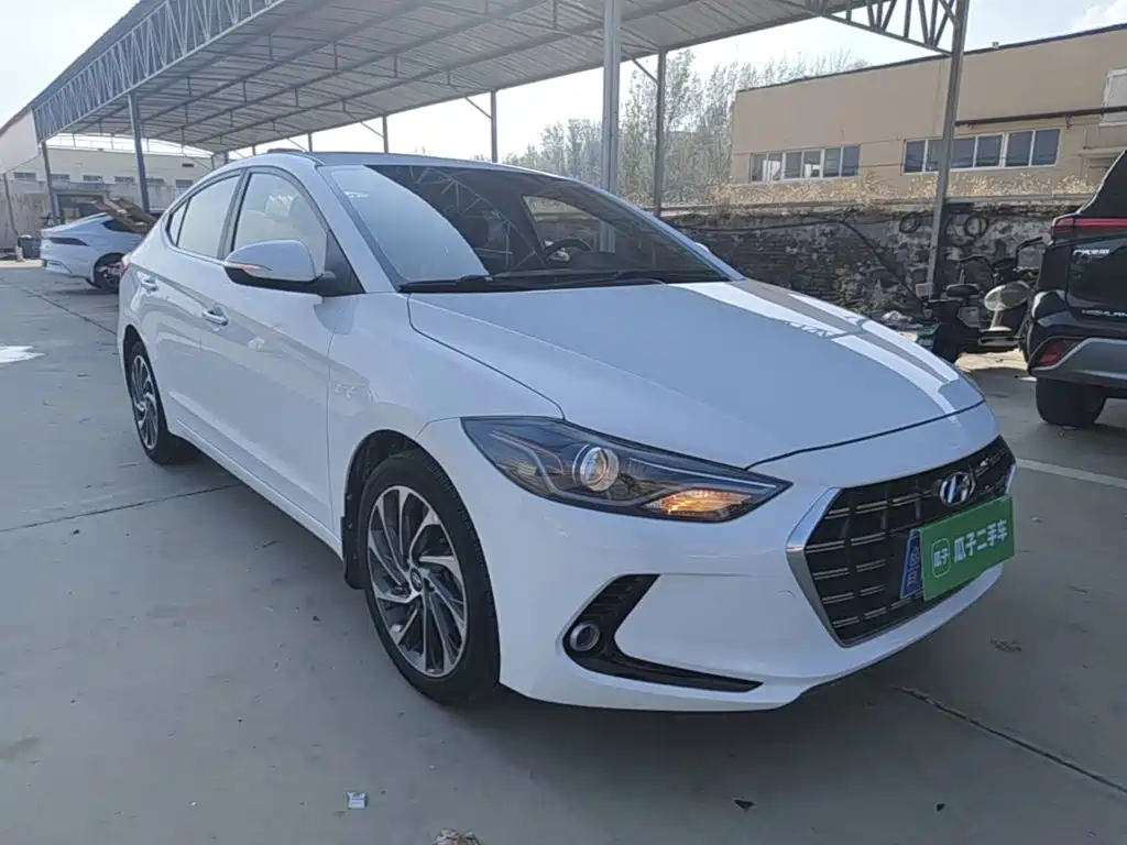 Hyundai Elantra — фото 3