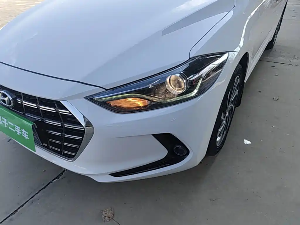 Hyundai Elantra — фото 23