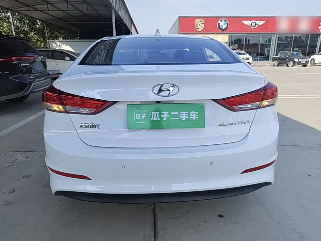 Hyundai Elantra — фото 5
