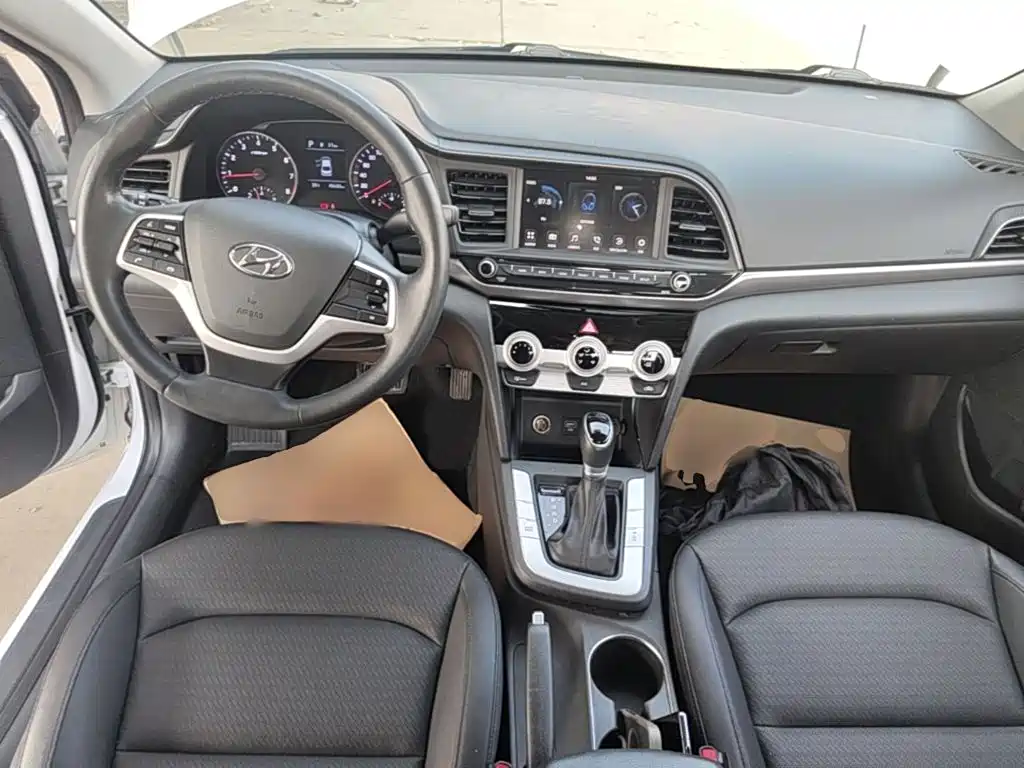 Hyundai Elantra — фото 9