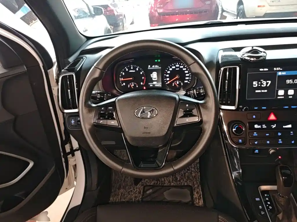 Hyundai ix35 — фото 10