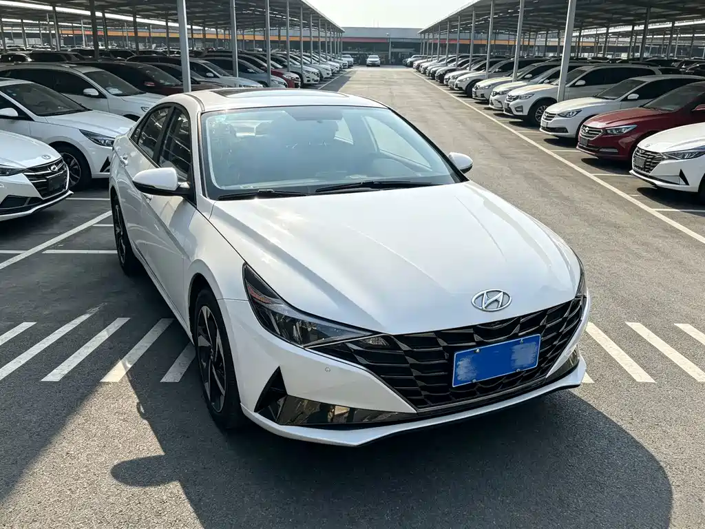 Hyundai Elantra — фото 3