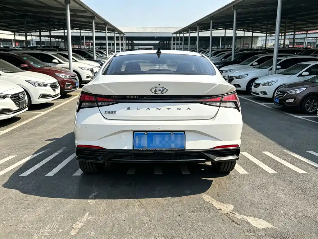 Hyundai Elantra — фото 9