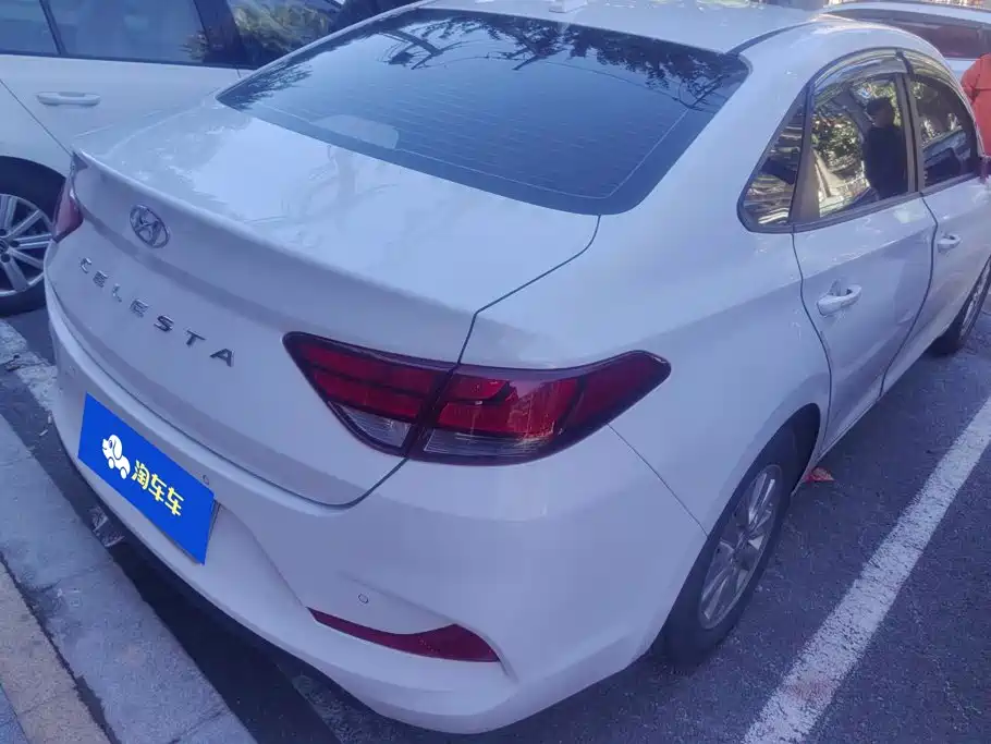 Hyundai Elantra — фото 3