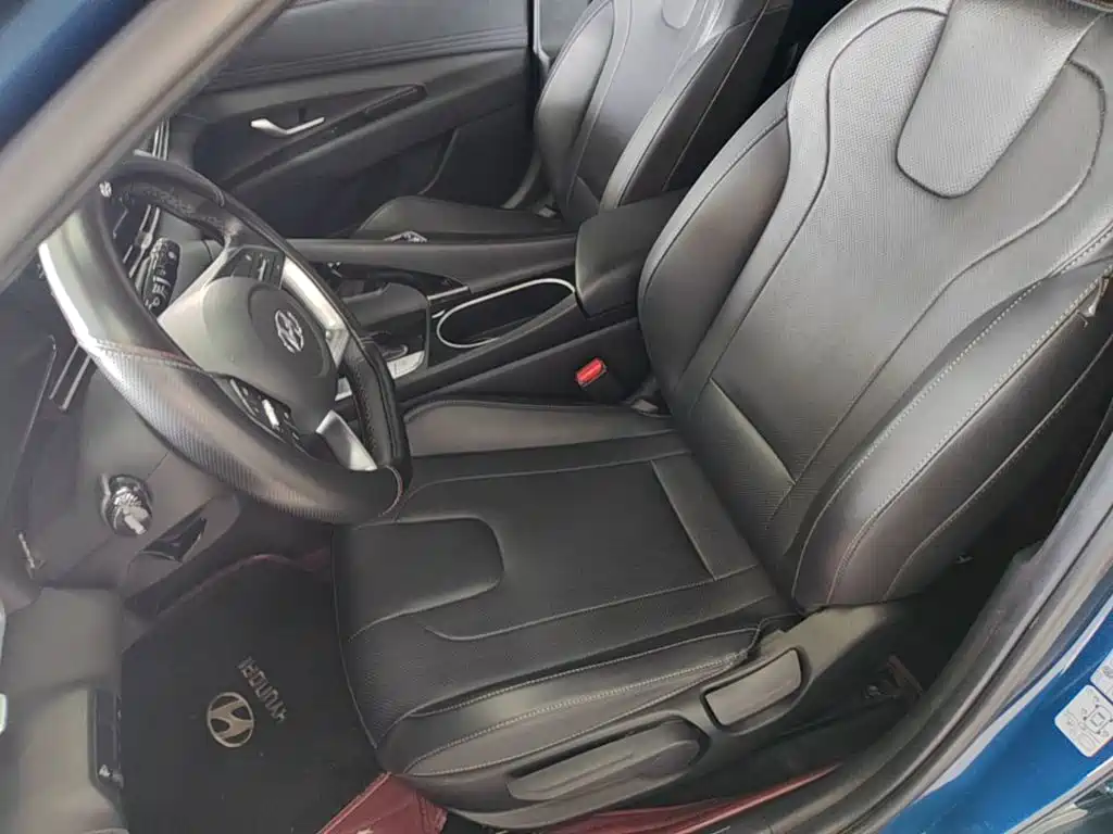Hyundai Elantra — фото 14