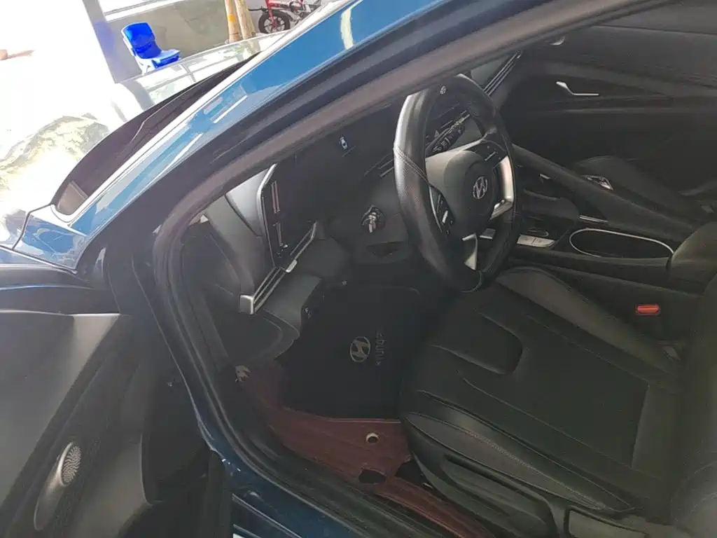 Hyundai Elantra — фото 15
