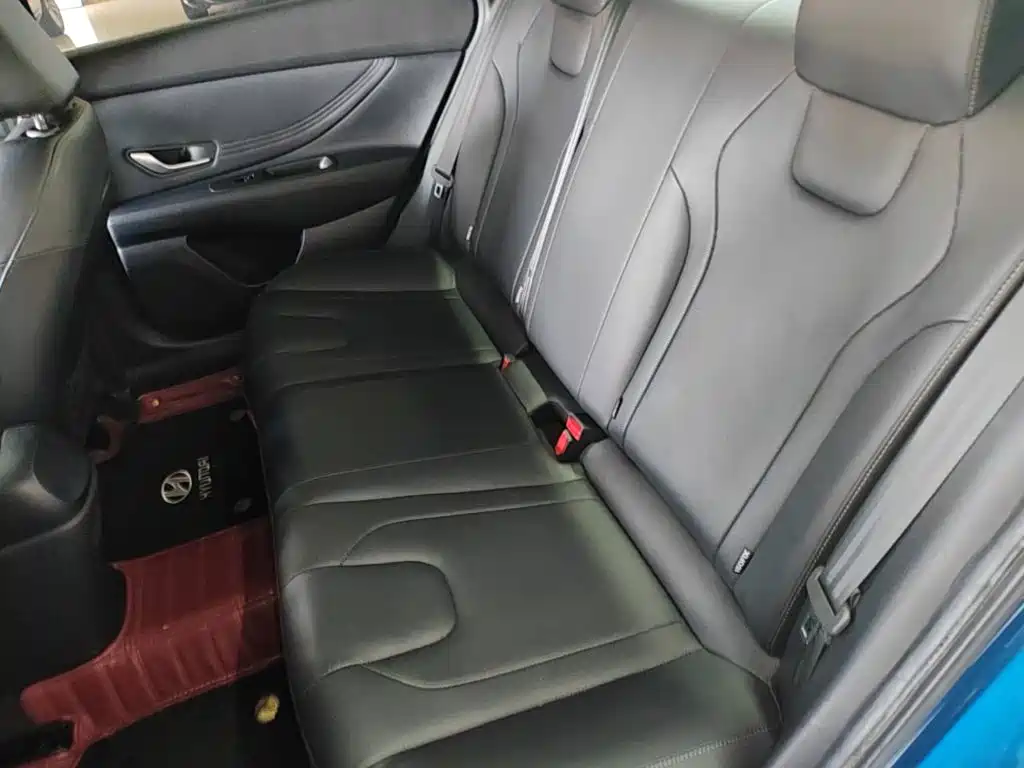 Hyundai Elantra — фото 16