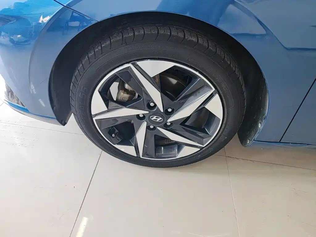 Hyundai Elantra — фото 22