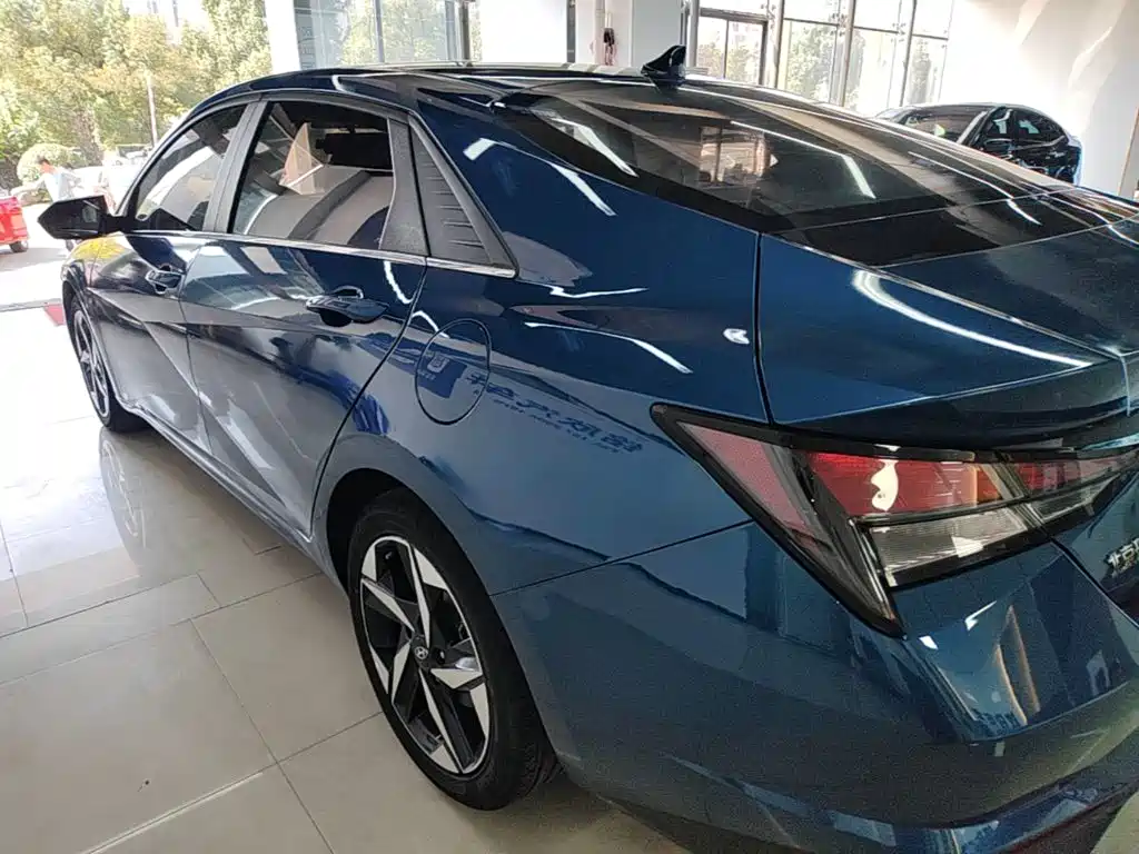 Hyundai Elantra — фото 4