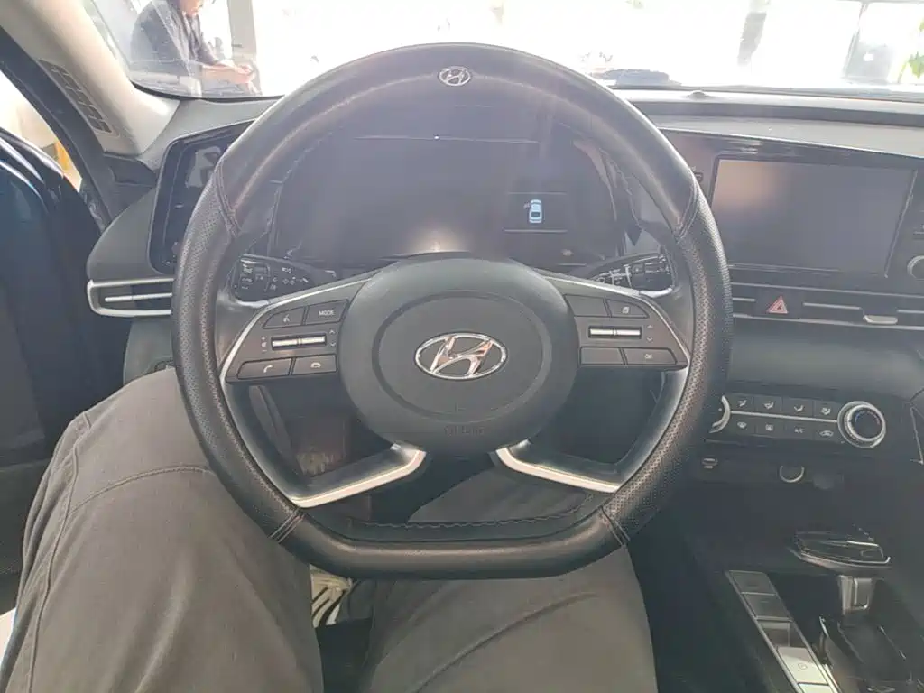 Hyundai Elantra — фото 10