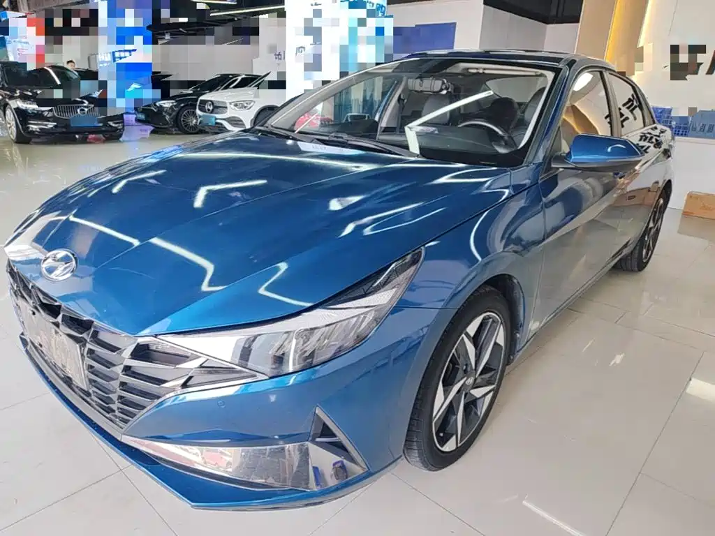 Hyundai Elantra — фото 1