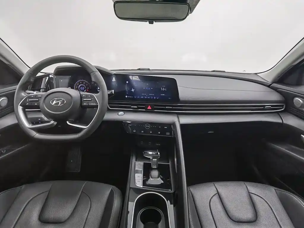 Hyundai Elantra — фото 5