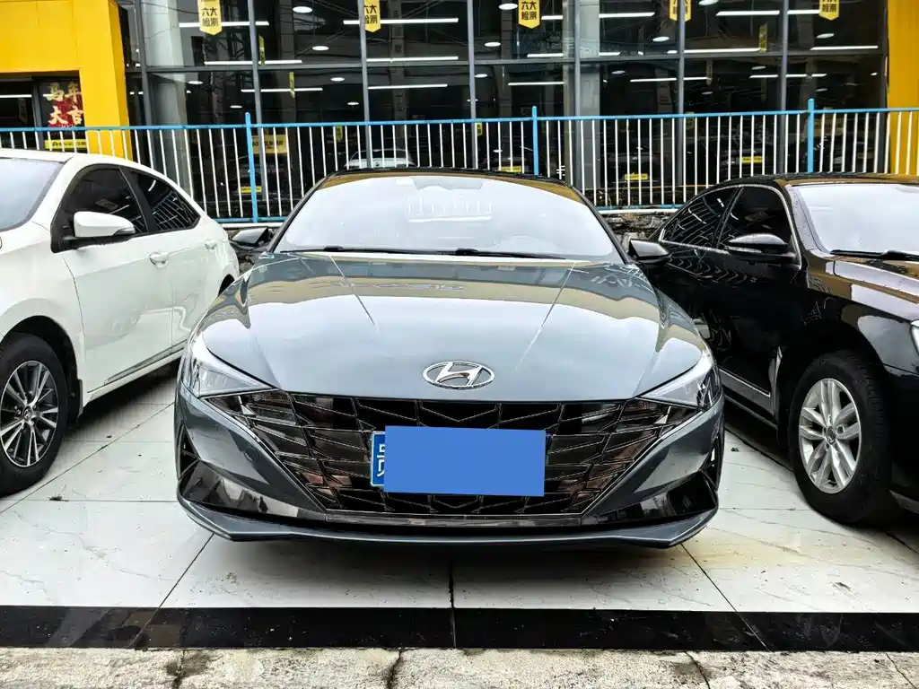 Hyundai Elantra — фото 2