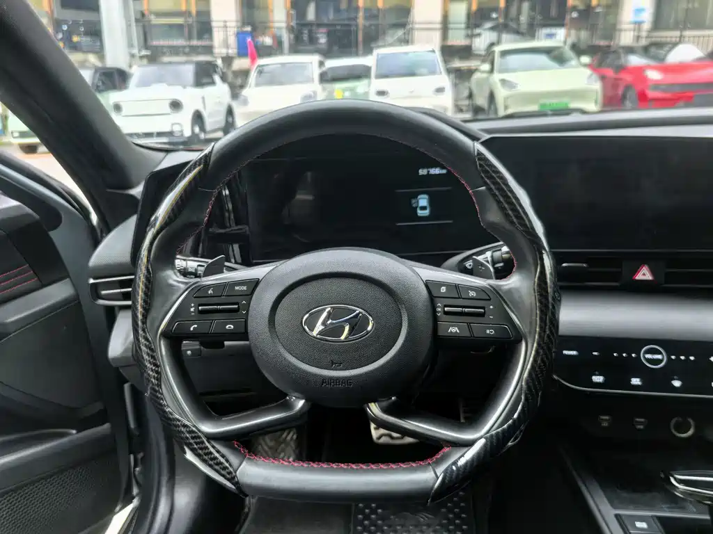 Hyundai Elantra — фото 7