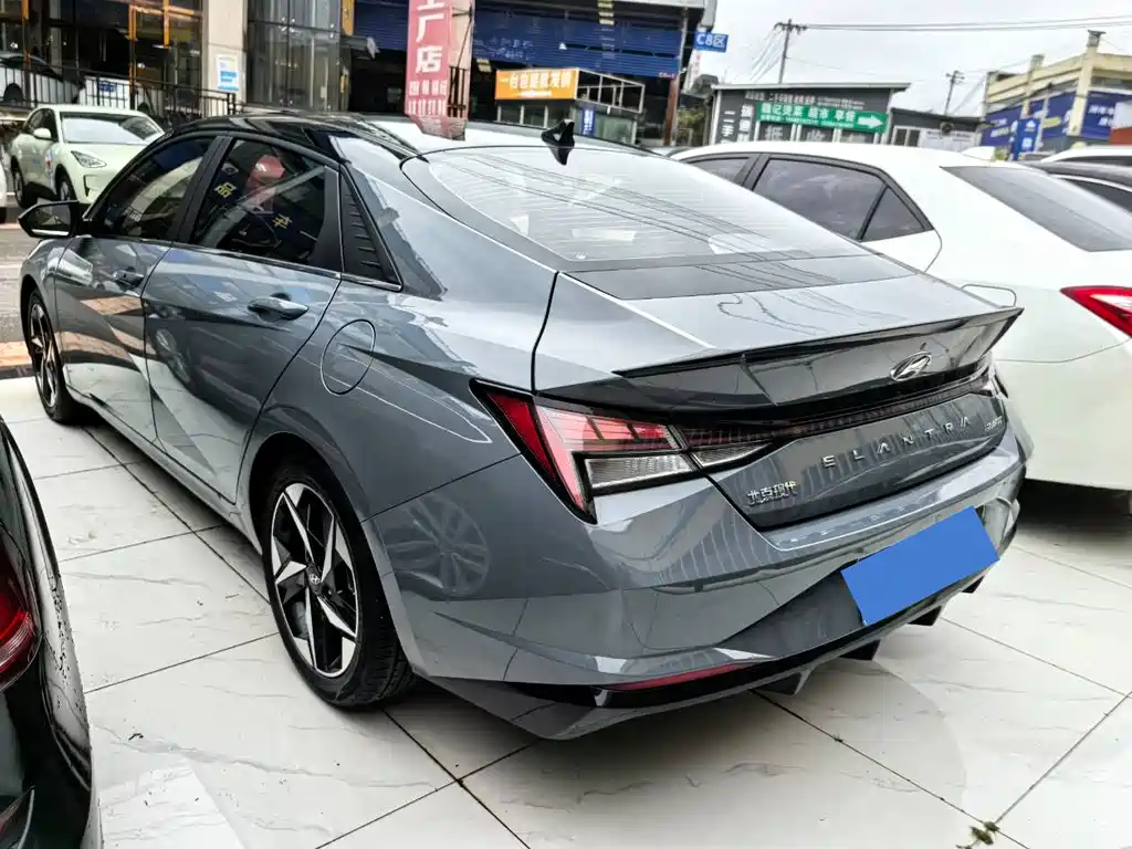 Hyundai Elantra — фото 10
