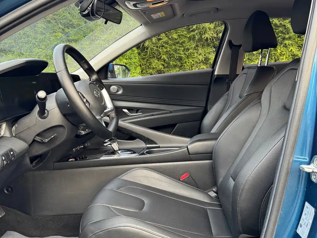 Hyundai Elantra — фото 4