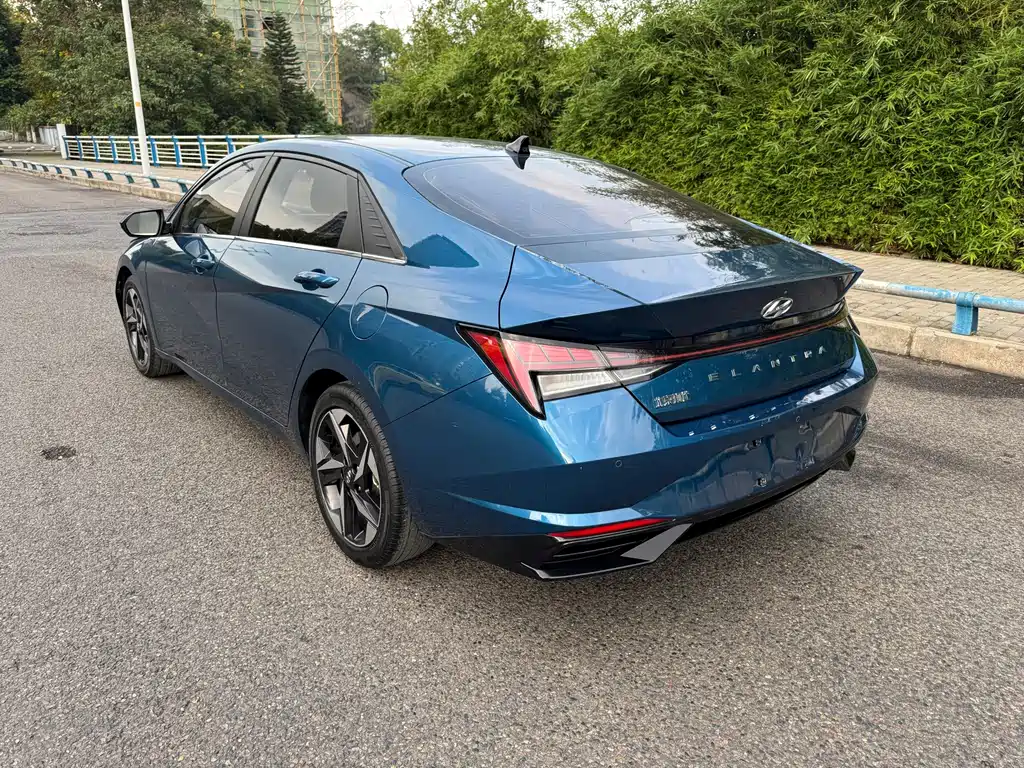 Hyundai Elantra — фото 7
