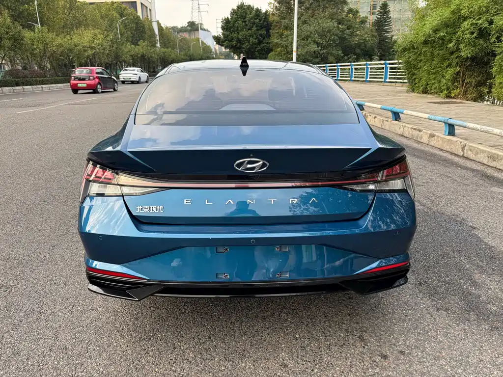 Hyundai Elantra — фото 8