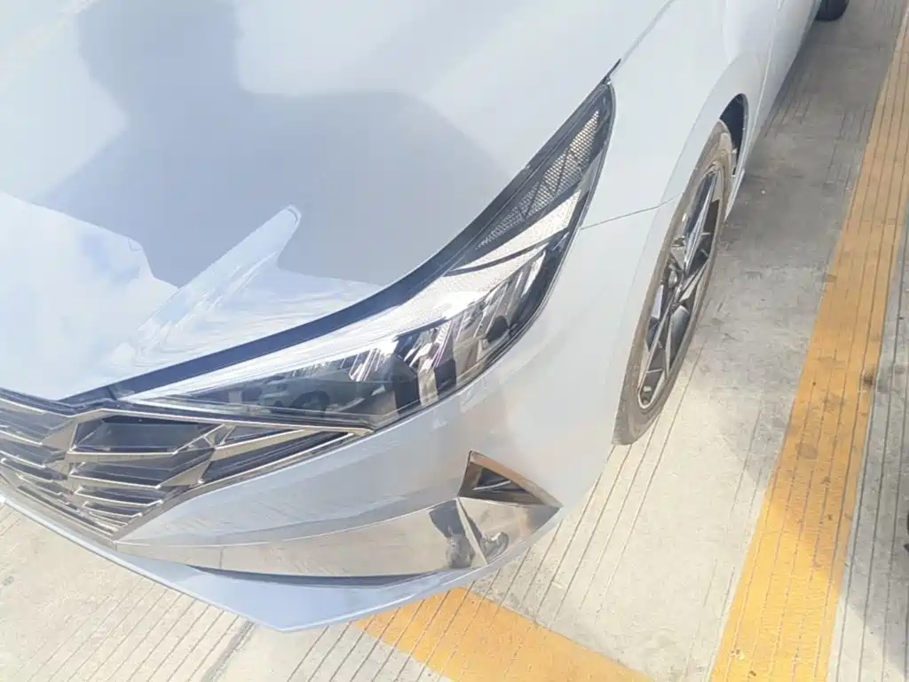 Hyundai Elantra — фото 23