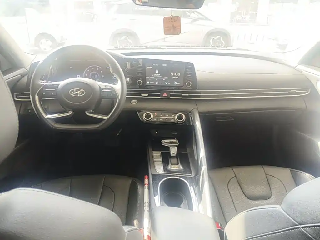 Hyundai Elantra — фото 9