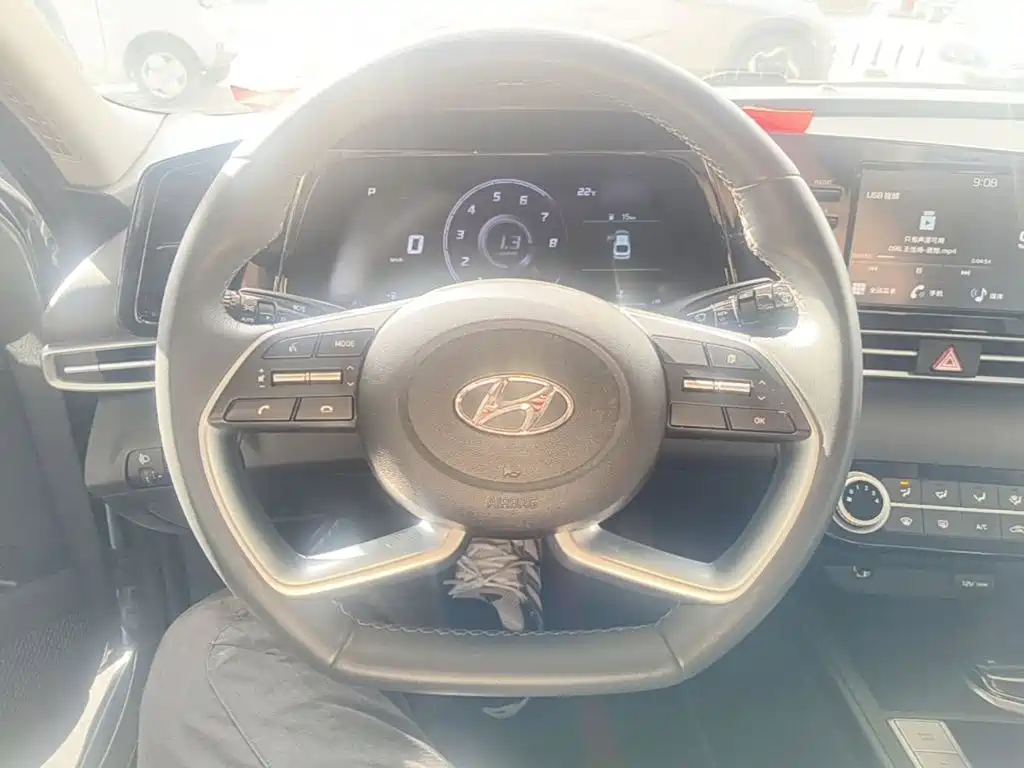 Hyundai Elantra — фото 10