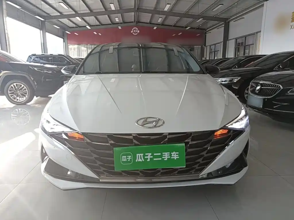 Hyundai Elantra — фото 2