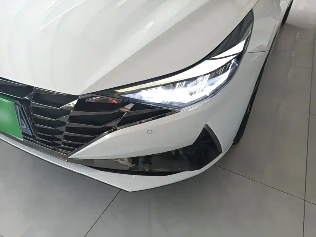 Hyundai Elantra — фото 23