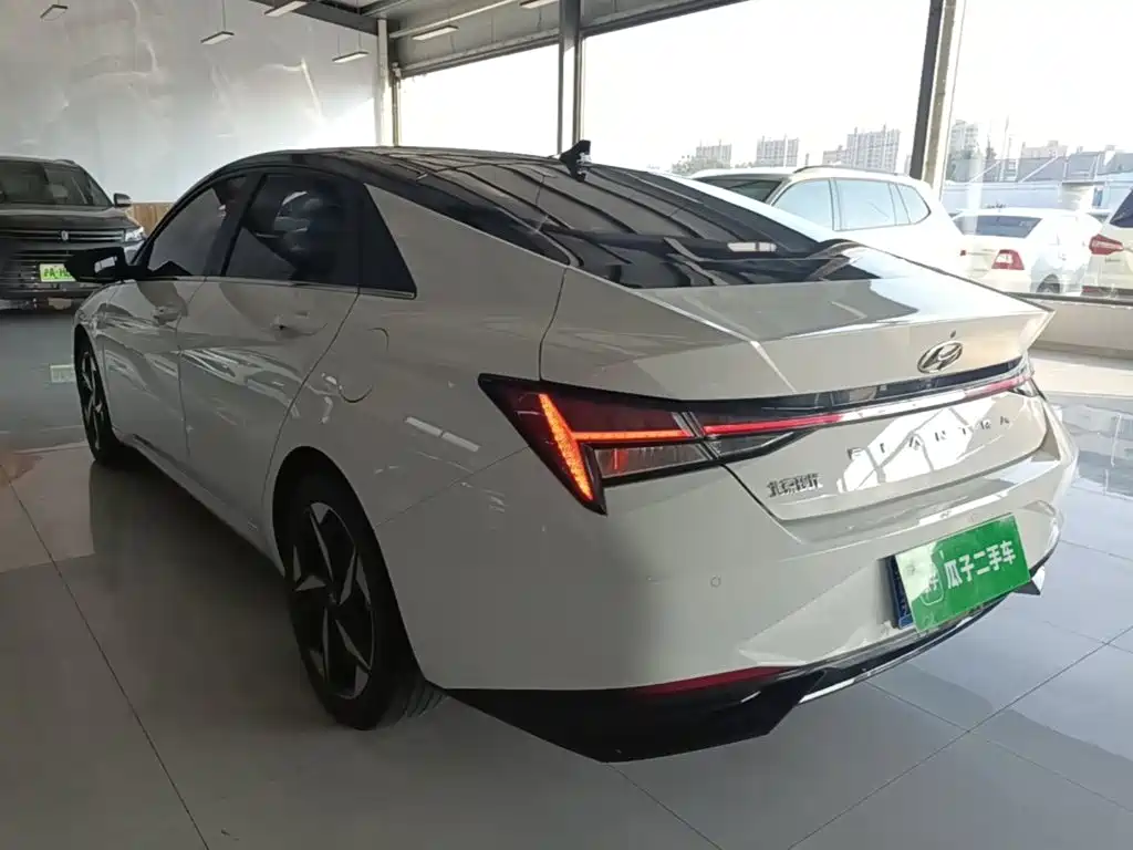 Hyundai Elantra — фото 4