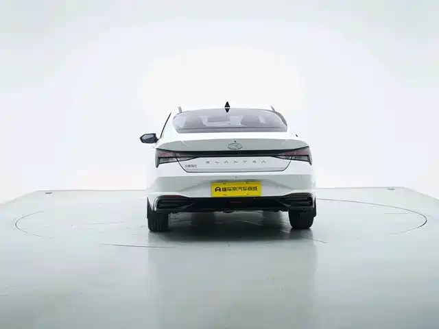 Hyundai Elantra — фото 3